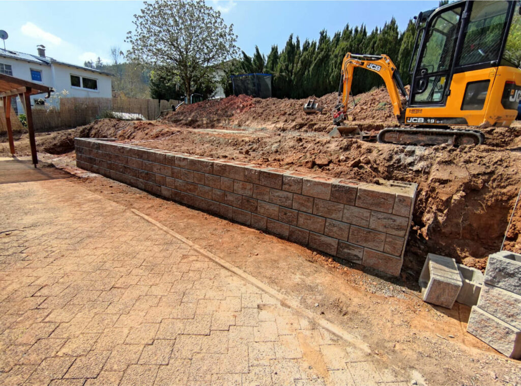 garten-mauer-im-odenwald-bauen-lassen-bluethner